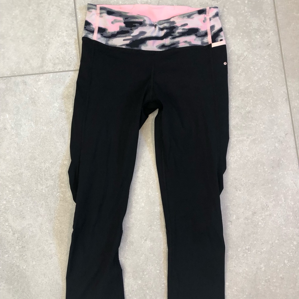Lululemon water resistant capri pants pink black 2